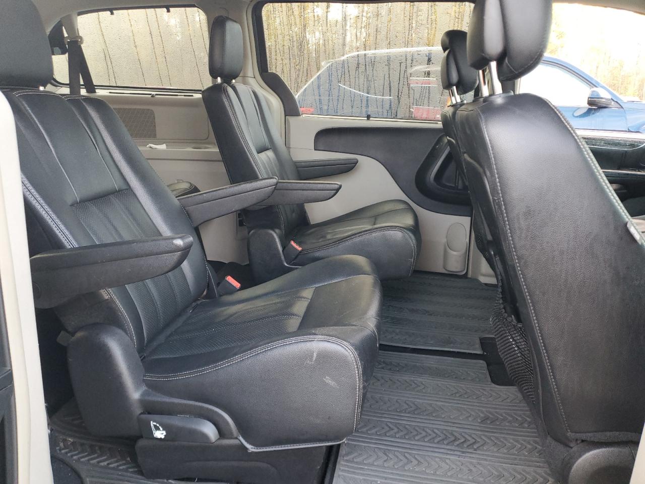 2016 Chrysler Town & Country Touring L VIN: 2C4RC1CG5GR285596 Lot: 87251625