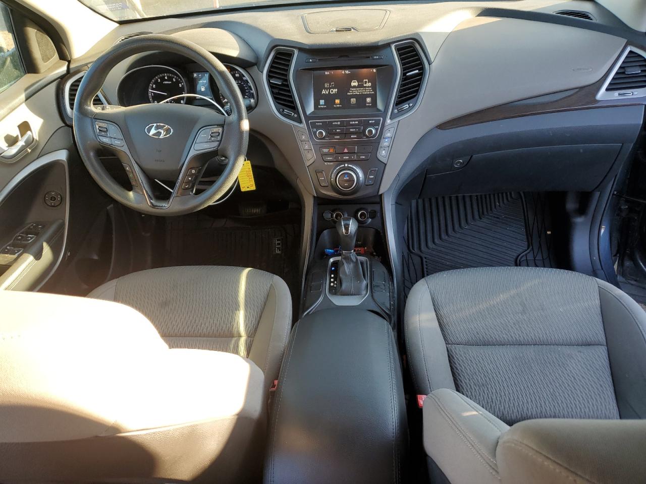 2017 Hyundai Santa Fe Se VIN: KM8SM4HFXHU217262 Lot: 82129415