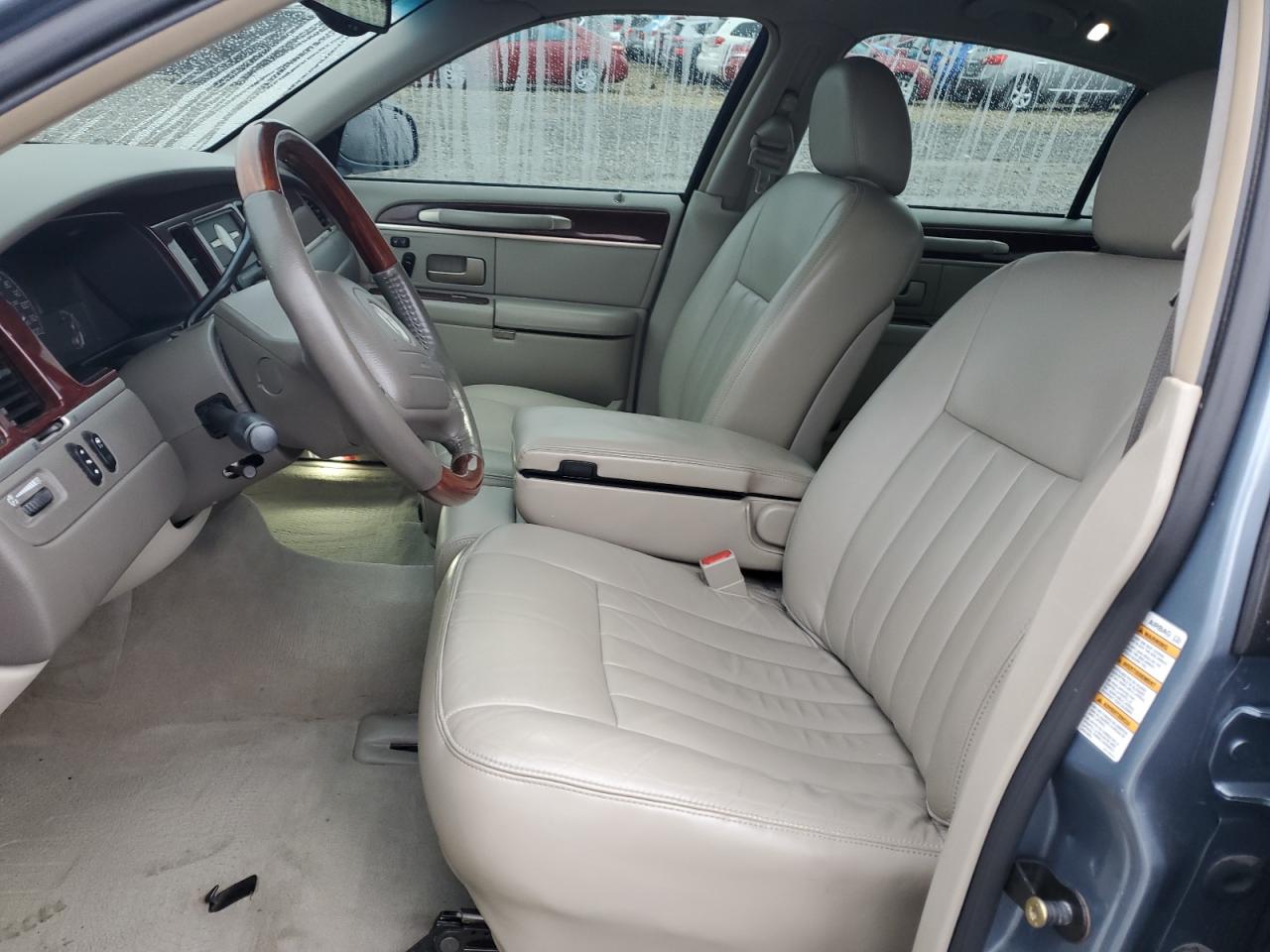 2003 Lincoln Town Car Signature VIN: 1LNHM82W73Y697448 Lot: 90116105