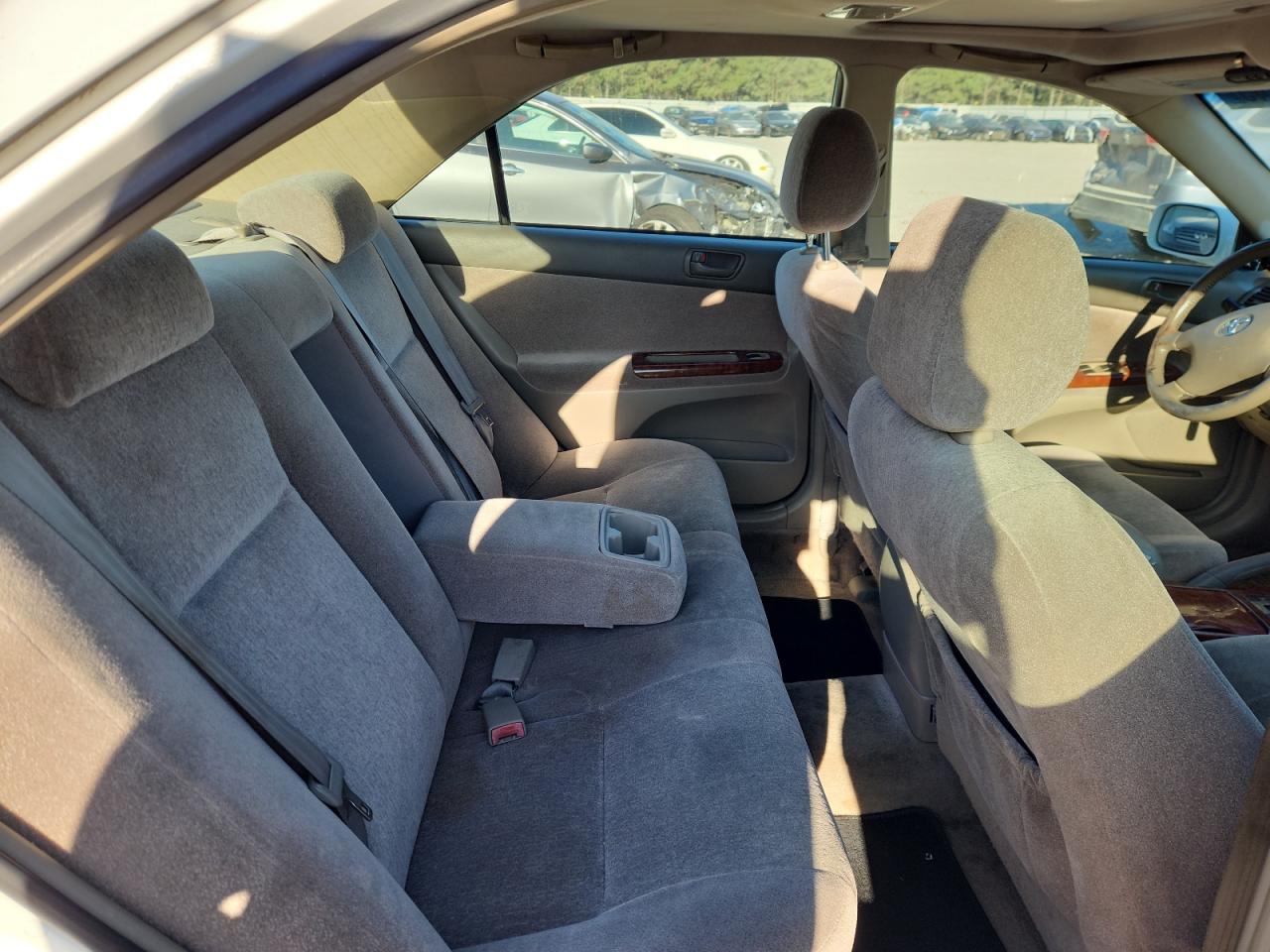 2004 Toyota Camry Le VIN: JTDBE32KX40254380 Lot: 82408945