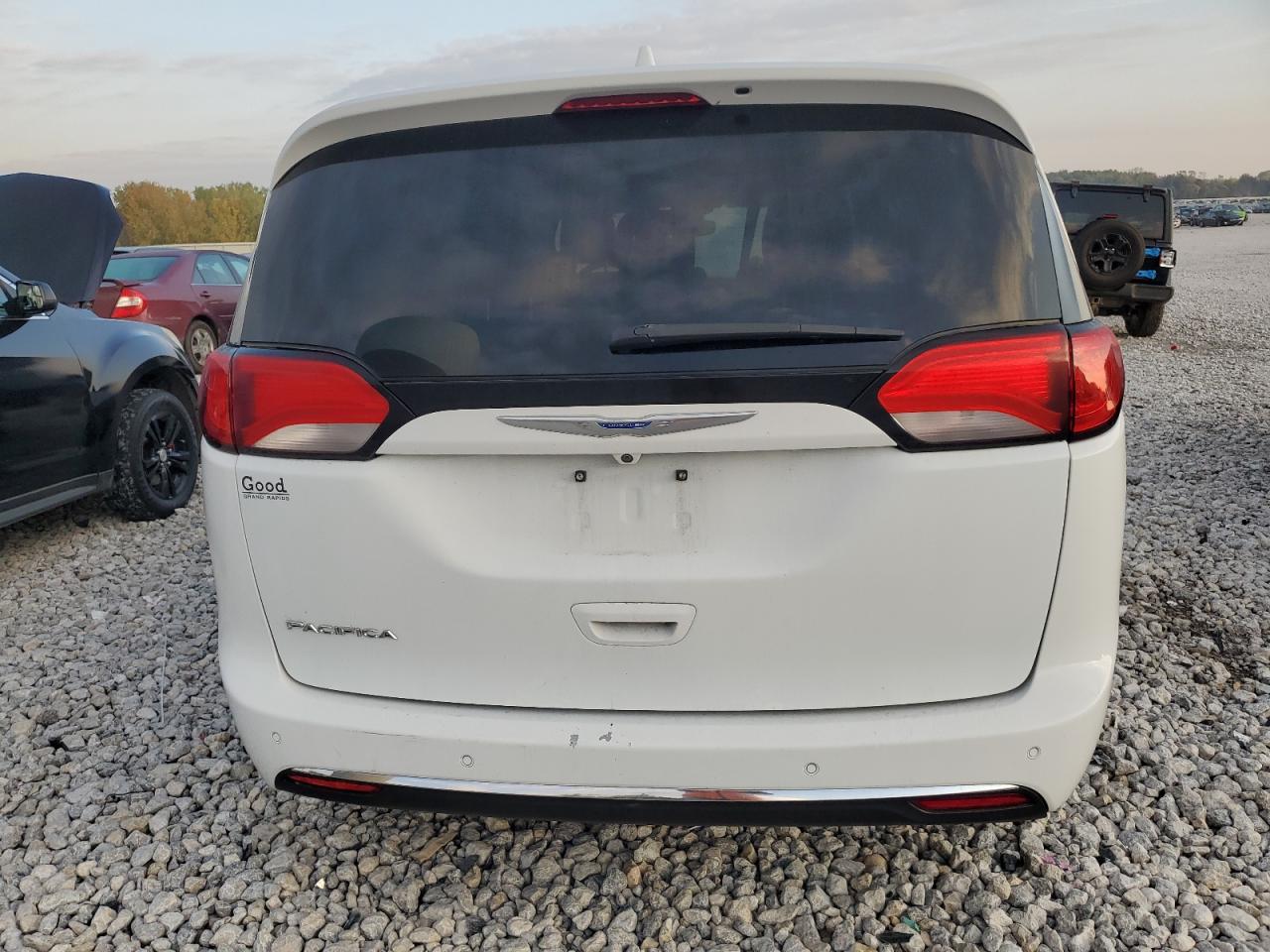 2018 Chrysler Pacifica Touring L VIN: 2C4RC1BG7JR217423 Lot: 86431665