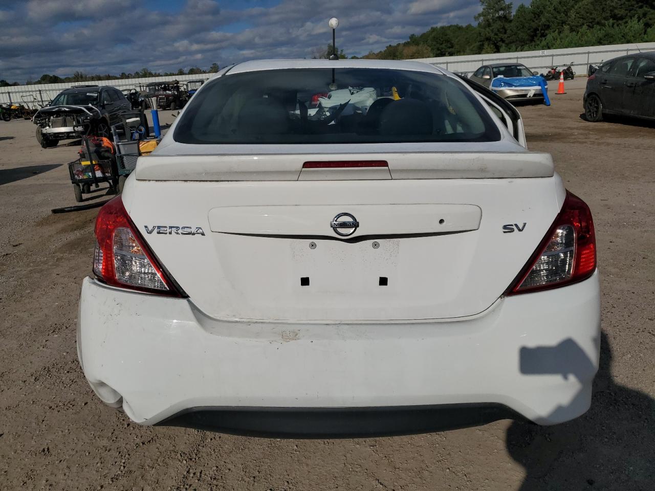 2018 Nissan Versa S VIN: 3N1CN7AP5JL854265 Lot: 90800925