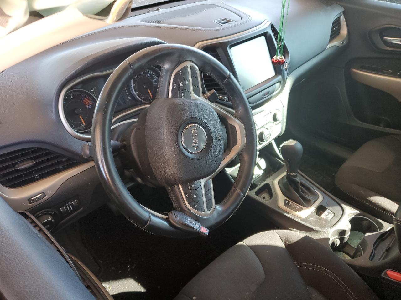 2017 Jeep Cherokee Latitude VIN: 1C4PJLCB7HW586635 Lot: 87436465