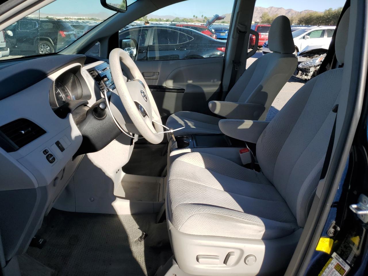 2012 Toyota Sienna Le VIN: 5TDKK3DC8CS221923 Lot: 85690445