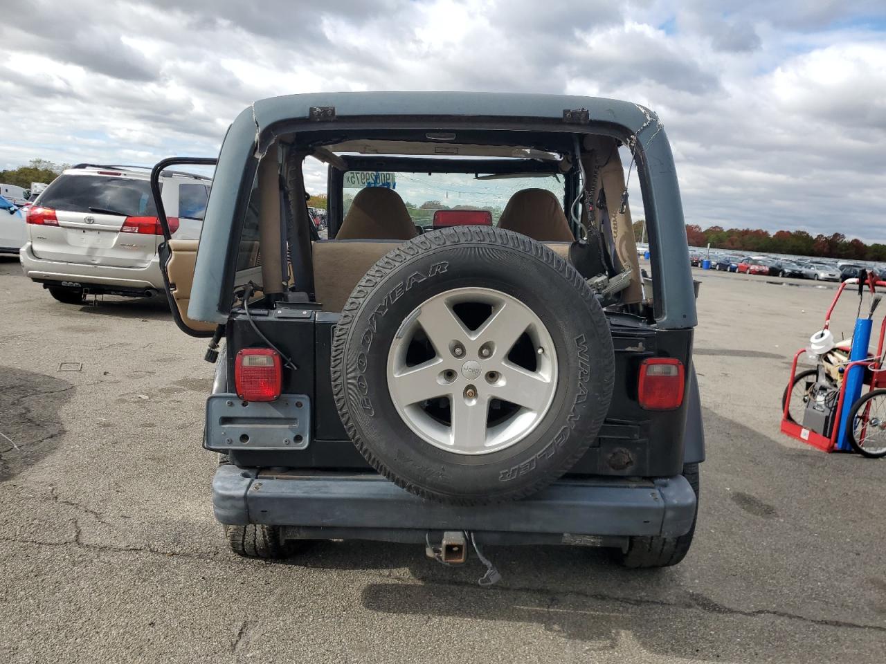 2002 Jeep Wrangler / Tj Sahara VIN: 1J4FA59S12P761276 Lot: 90629975