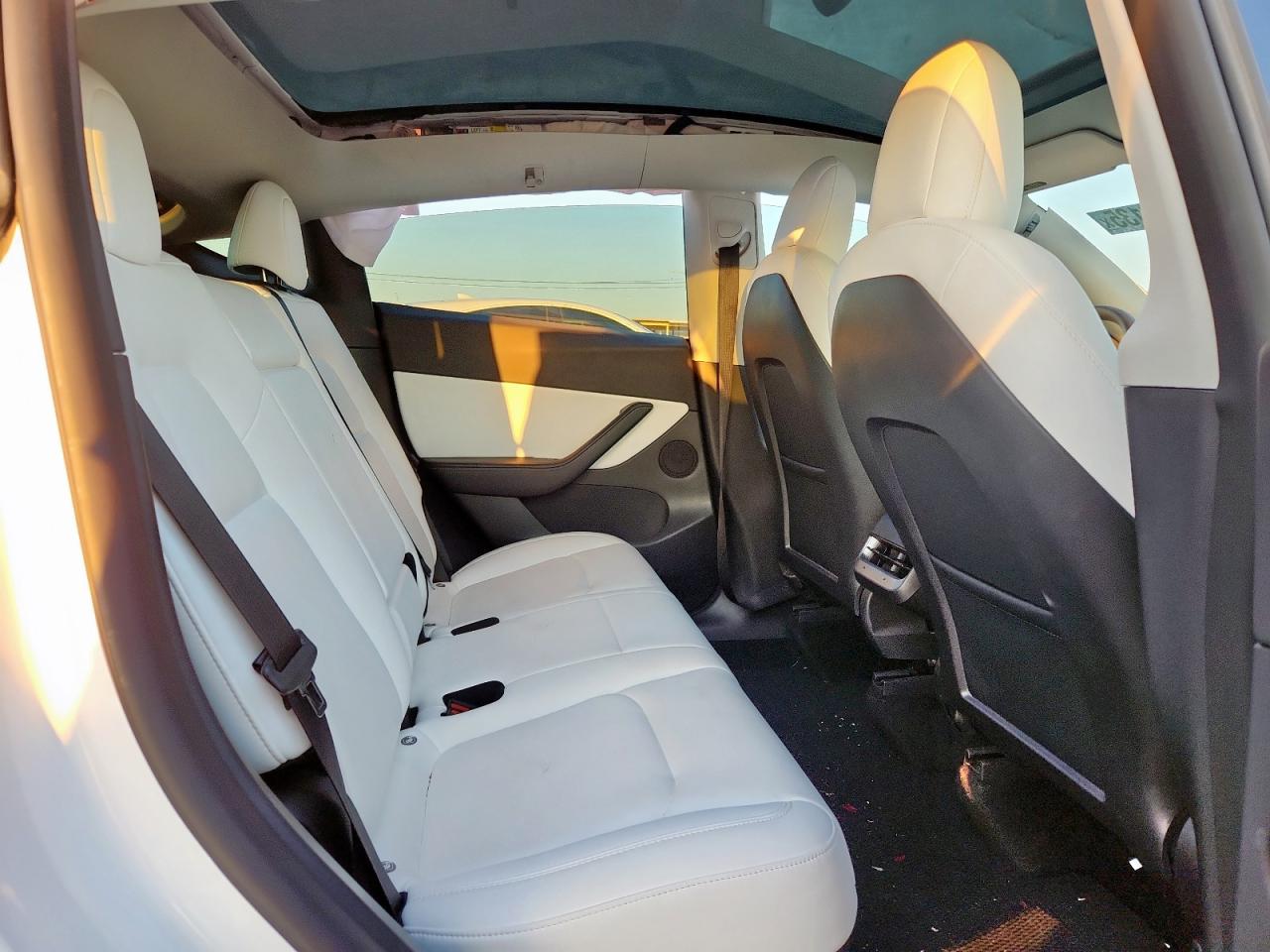 2022 Tesla Model Y VIN: 7SAYGDEE3NF458783 Lot: 81939135