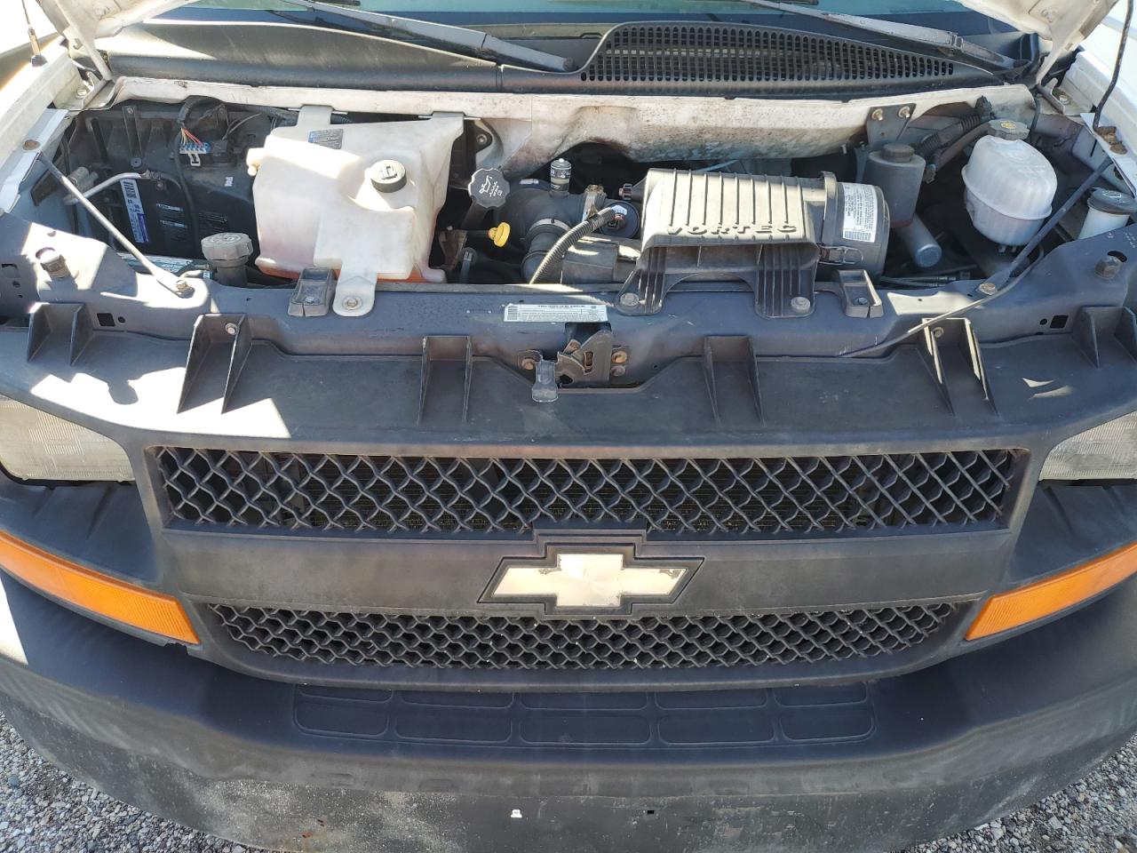 2004 Chevrolet Express G3500 VIN: 1GBJG31U141101121 Lot: 85094545