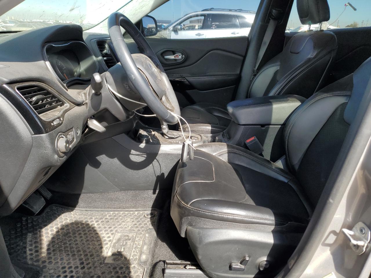 2019 Jeep Cherokee Latitude Plus VIN: 1C4PJMLX0KD421532 Lot: 82350035