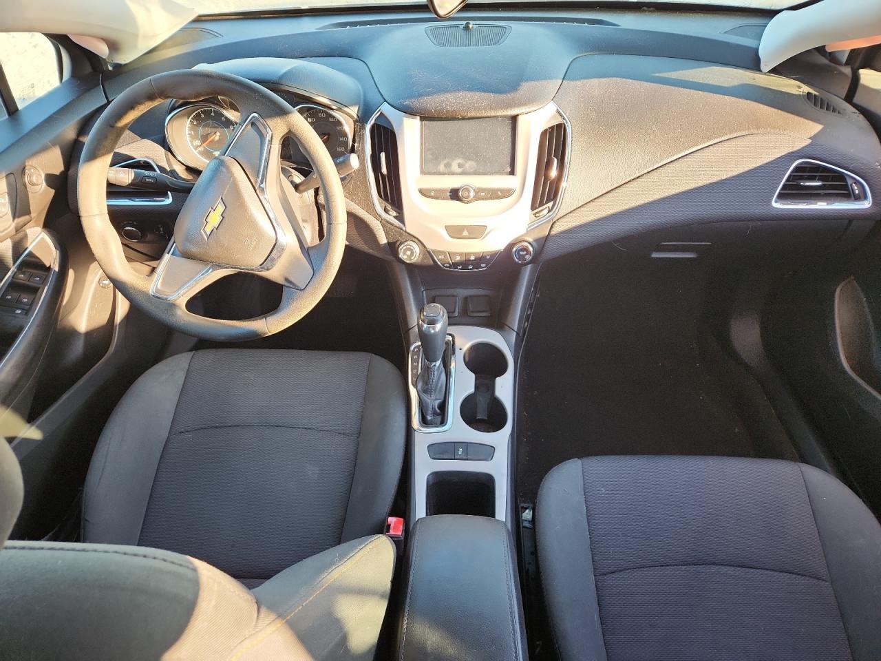 2018 Chevrolet Cruze Ls VIN: 1G1BC5SMXJ7135890 Lot: 90820475