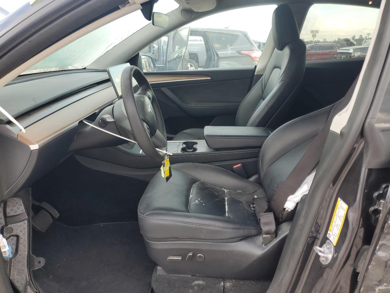 2024 Tesla Model Y VIN: 7SAYGDED8RF100057 Lot: 87020275