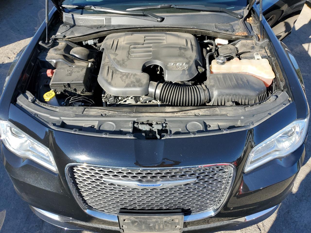 2019 Chrysler 300 Limited VIN: 2C3CCAKGXKH528765 Lot: 85704735