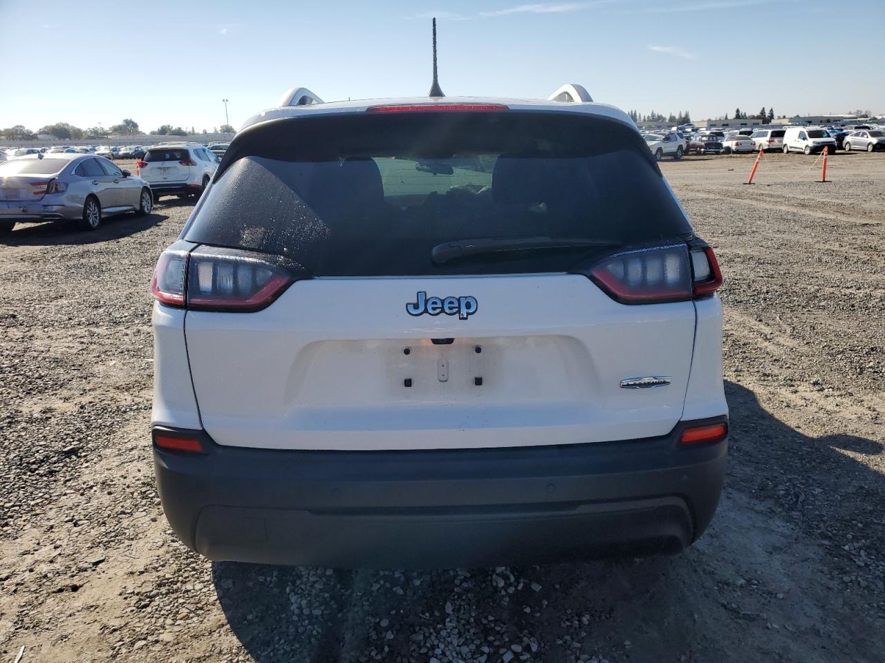 2019 Jeep Cherokee Latitude VIN: 1C4PJLCB3KD333038 Lot: 82542845