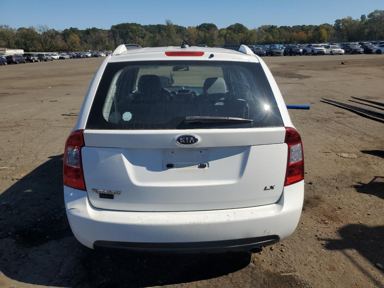 2007 Kia Rondo Base VIN: KNAFG525177086946 Lot: 85117845