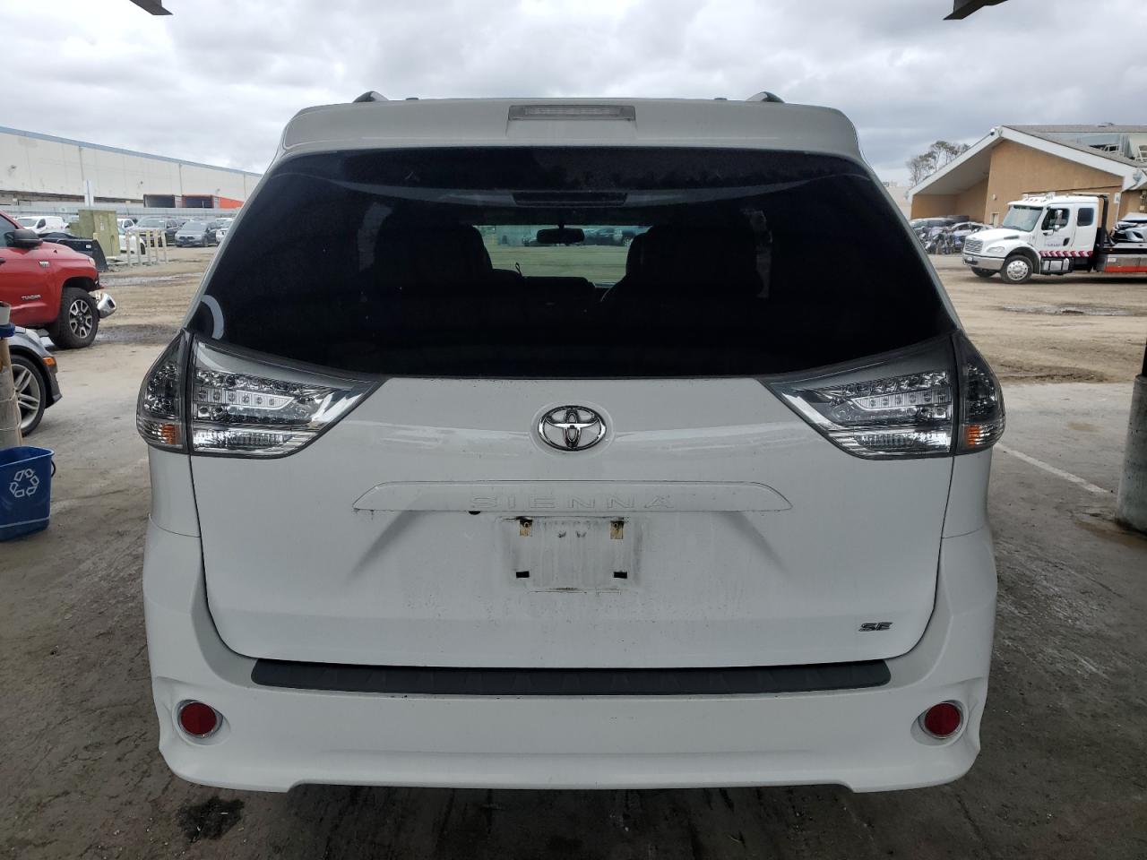 2017 Toyota Sienna Se VIN: 5TDXZ3DC4HS854623 Lot: 84781815