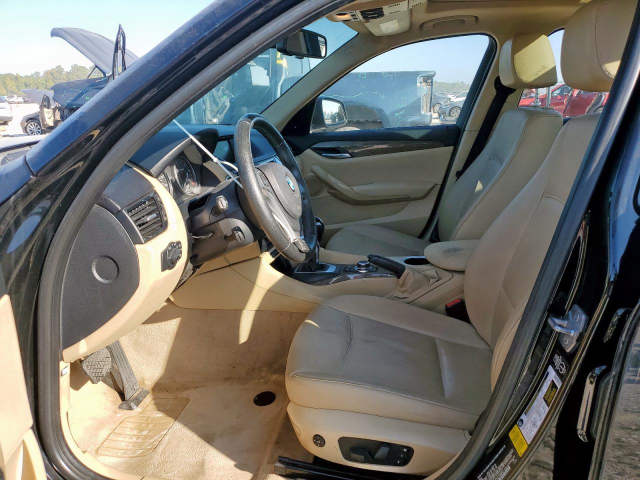 2015 BMW X1 Sdrive28I VIN: WBAVM1C54FV315447 Lot: 85843145