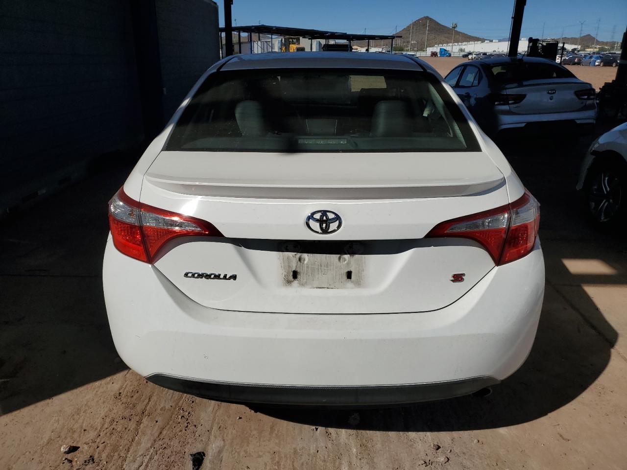 2015 Toyota Corolla L VIN: 5YFBURHE6FP233297 Lot: 82191805