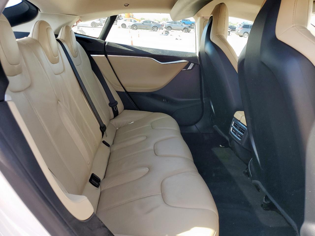 2013 Tesla Model S VIN: 5YJSA1CG8DFP20495 Lot: 82406395