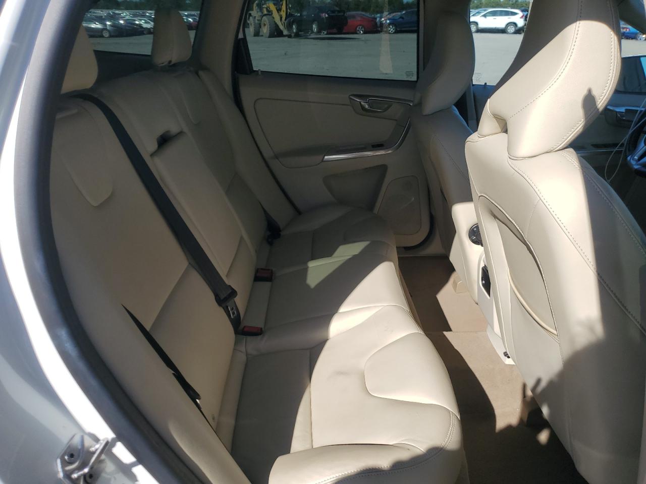 2015 Volvo Xc60 3.2 Premier + VIN: YV4940RC1F2584735 Lot: 85819185