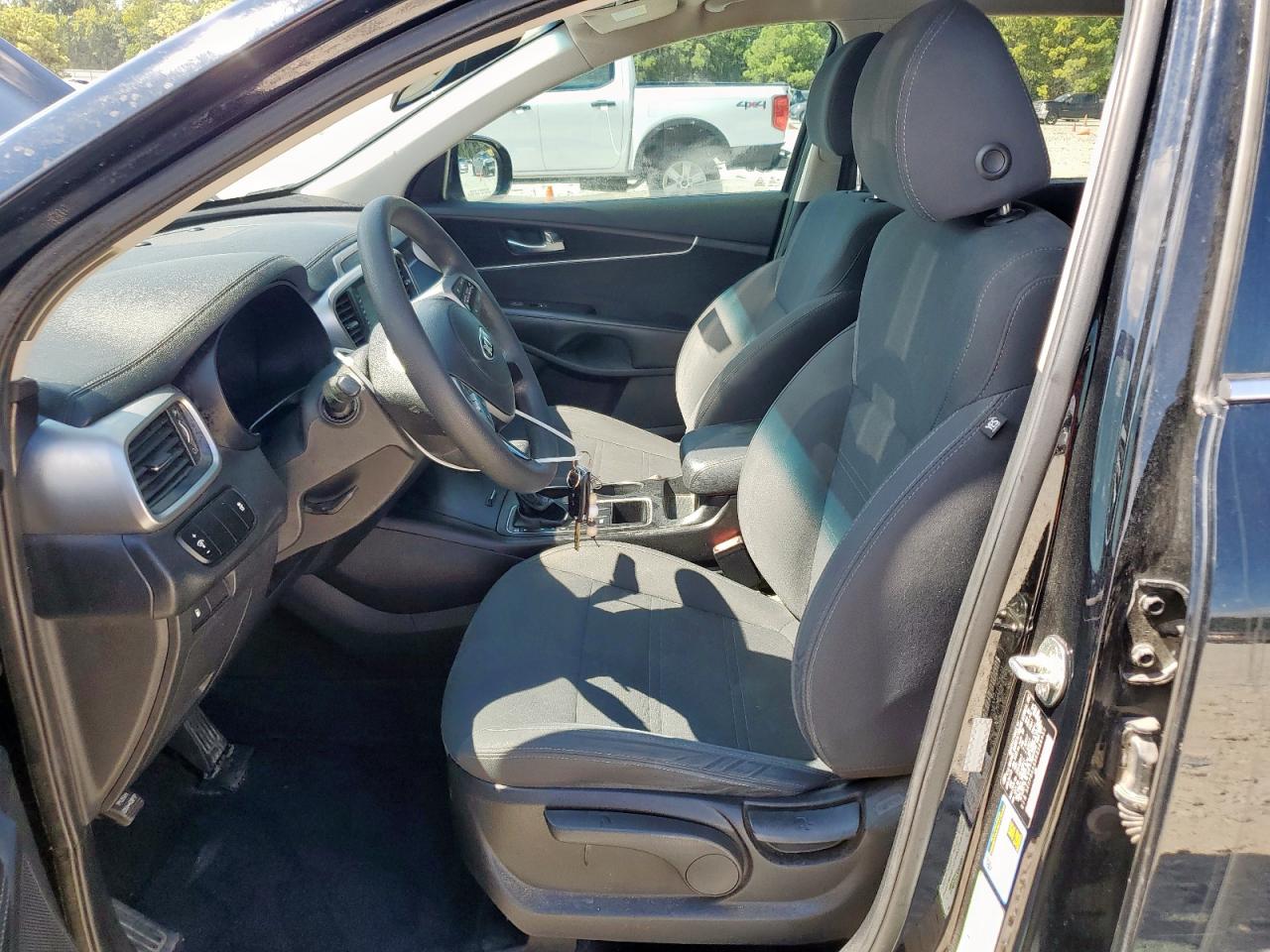 2019 Kia Sorento L VIN: 5XYPG4A30KG586951 Lot: 85501495