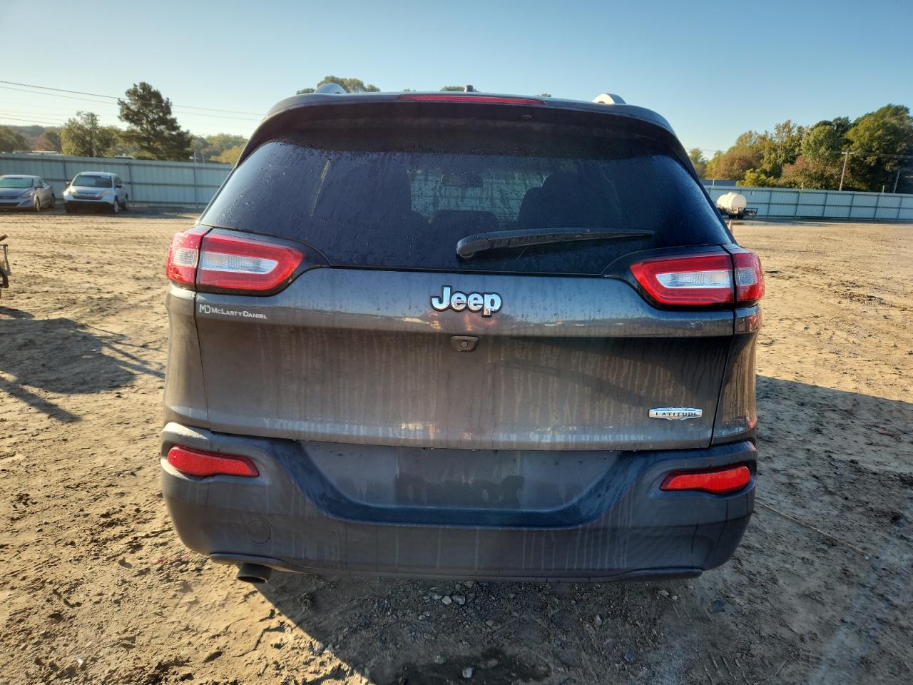 2015 Jeep Cherokee Latitude VIN: 1C4PJLCBXFW660935 Lot: 90606065