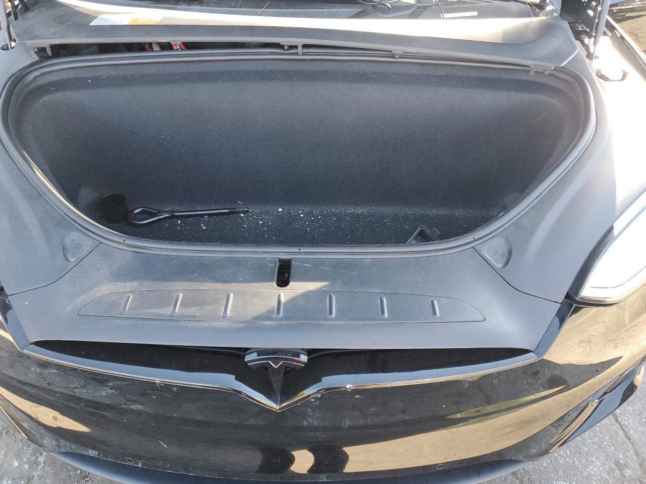 2018 Tesla Model X VIN: 5YJXCBE22JF128352 Lot: 85075025