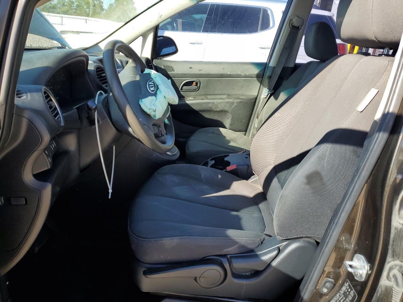 2009 Kia Rondo Base VIN: KNAFG528897275297 Lot: 87459855