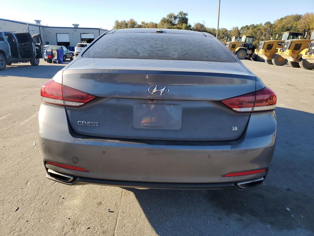 2015 Hyundai Genesis 3.8L VIN: KMHGN4JE3FU055802 Lot: 82706715