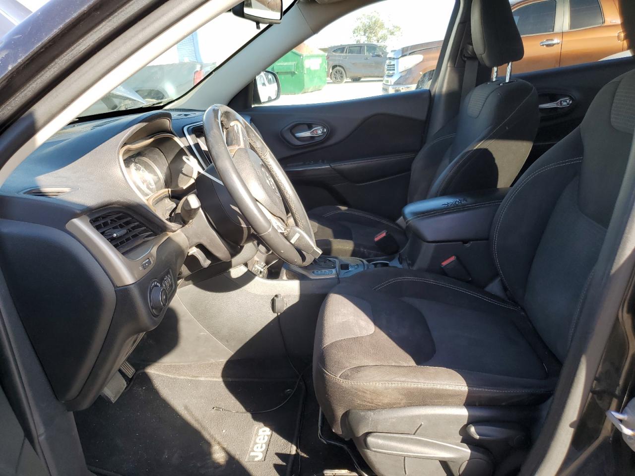 2015 Jeep Cherokee Latitude VIN: 1C4PJLCB9FW683946 Lot: 90646495