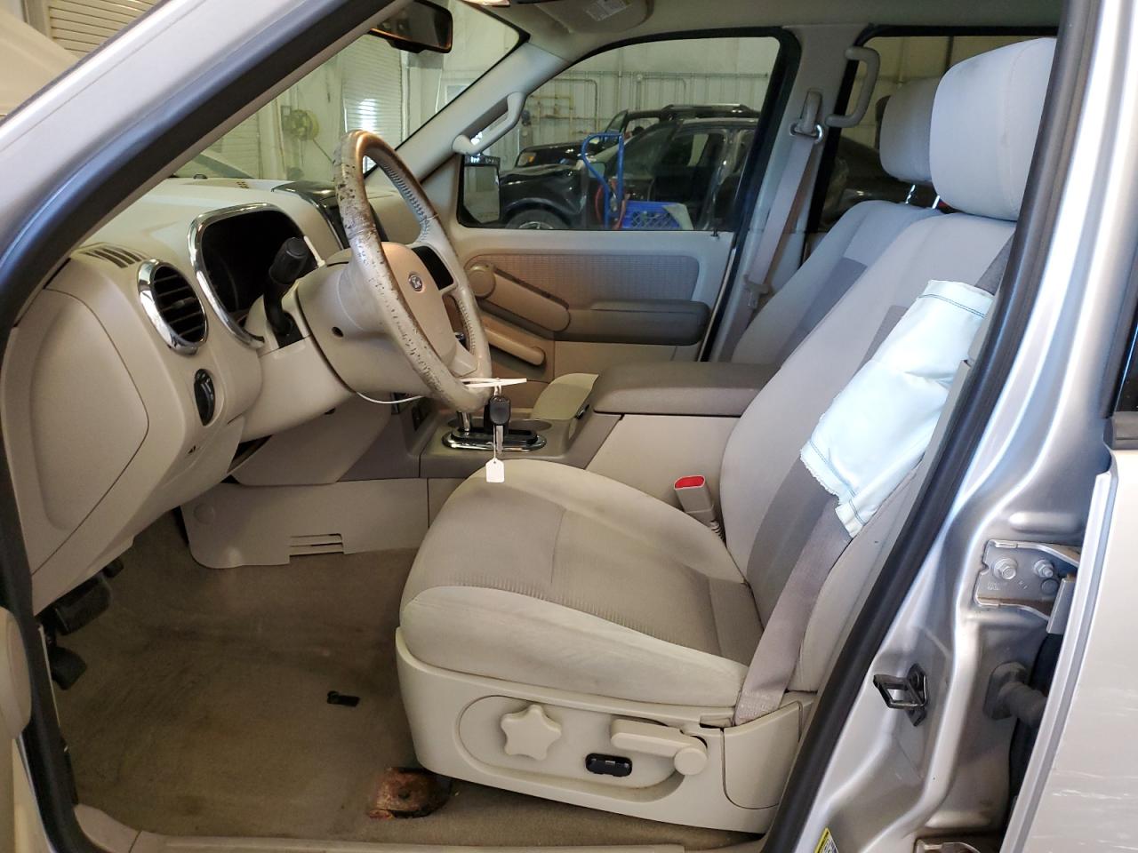 2006 Ford Explorer Xlt VIN: 1FMEU73E06UB22977 Lot: 82424035