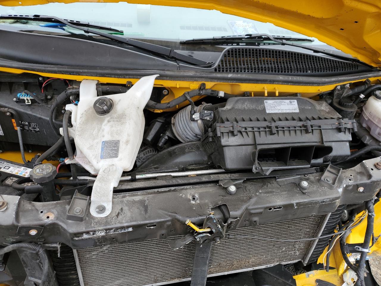 2022 GMC Savana Cut - Box Truck VIN: 7GZ37TC76NN003369 Lot: 93359635