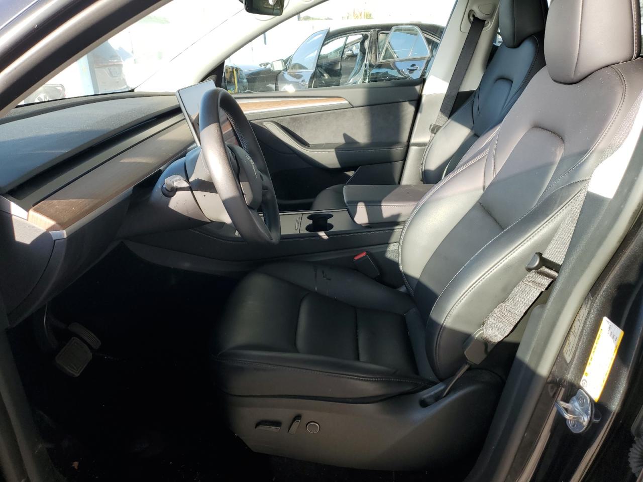 2024 Tesla Model Y VIN: 7SAYGDEDXRF209412 Lot: 87365635