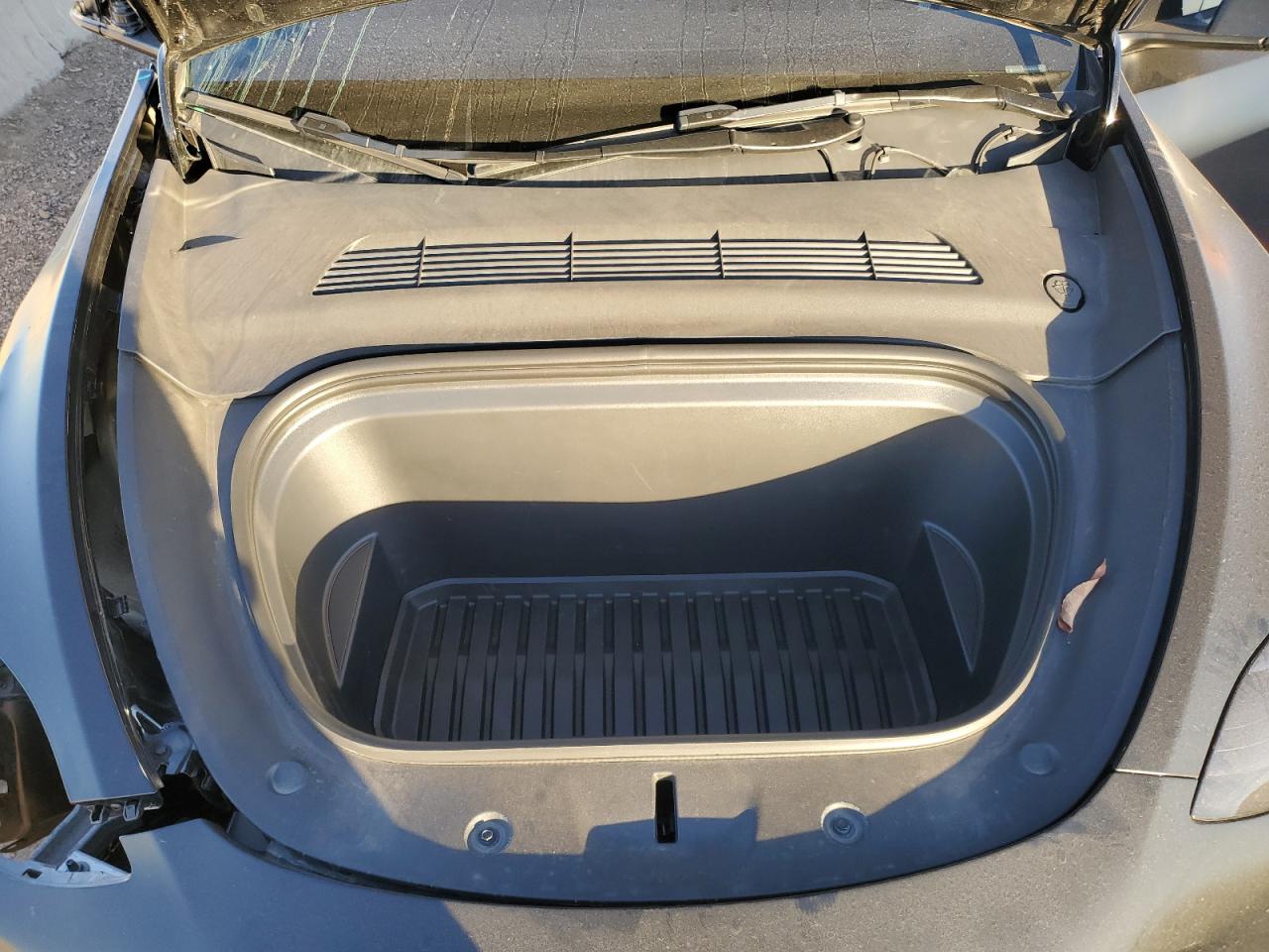 2024 Tesla Model Y VIN: 7SAYGDEF2RA300690 Lot: 91092415