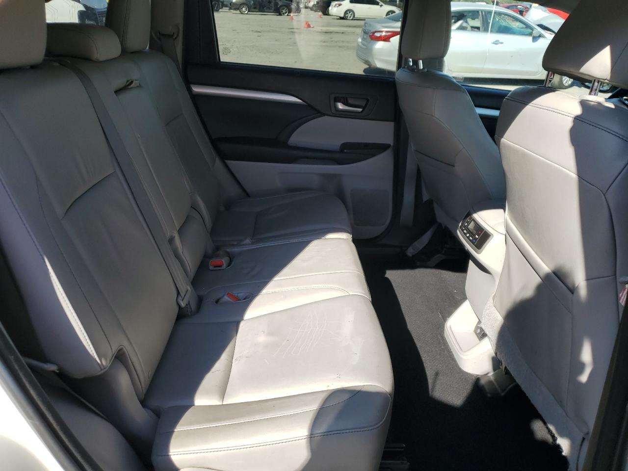 2015 Toyota Highlander Xle VIN: 5TDKKRFH5FS111377 Lot: 85111295