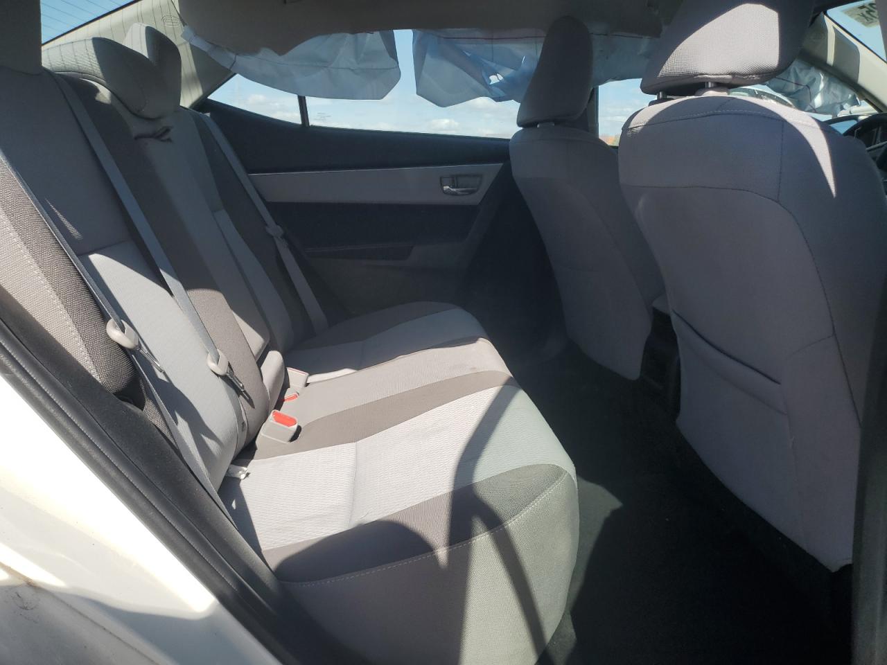 2018 Toyota Corolla L VIN: 5YFBURHE0JP818479 Lot: 82478785