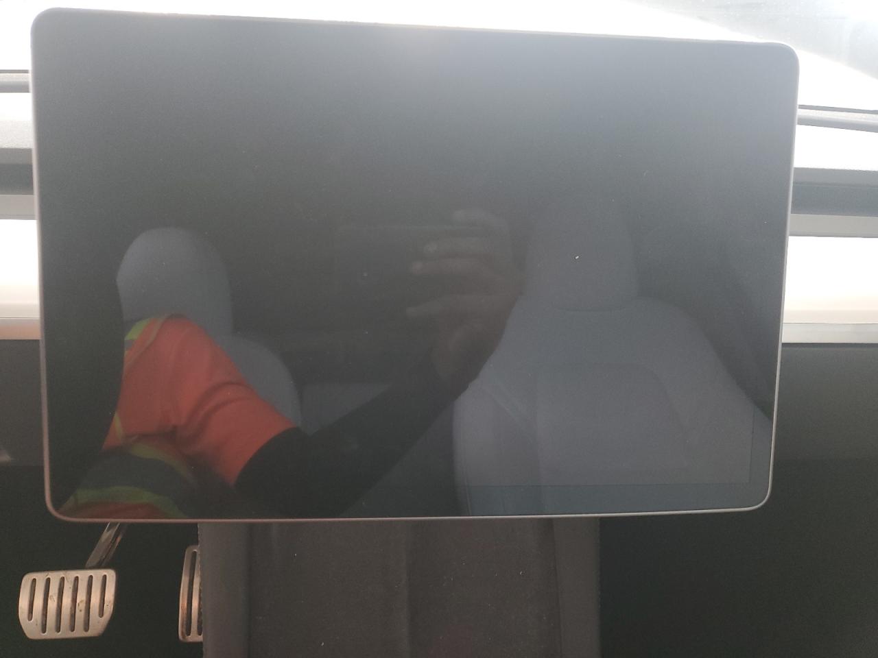 2024 Tesla Model Y VIN: 7SAYGDEF6RF048994 Lot: 85207085