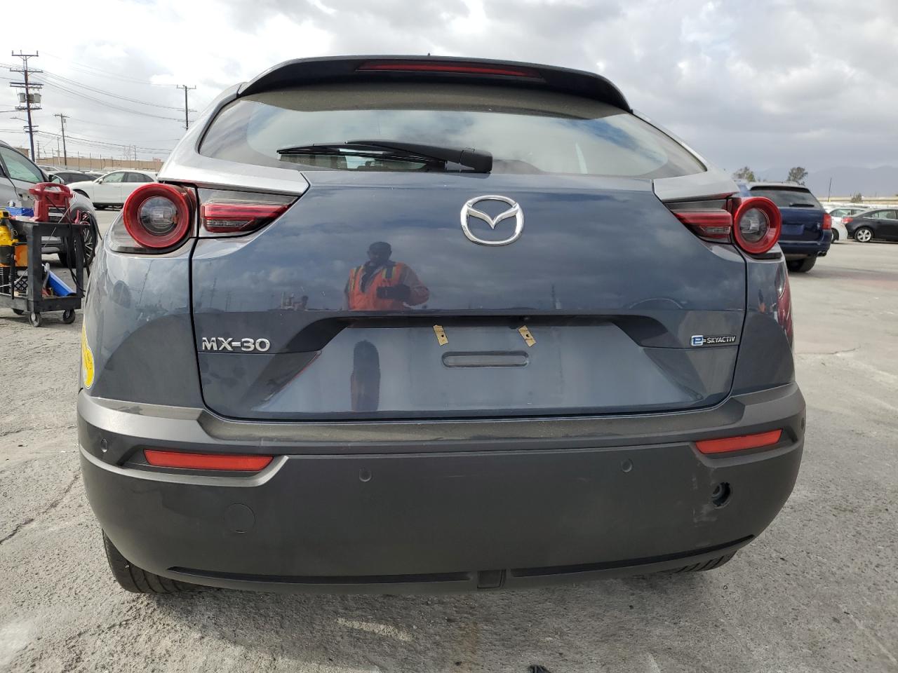 2022 Mazda Mx-30 Premium Plus VIN: JM1DRADB9N0100310 Lot: 82496675