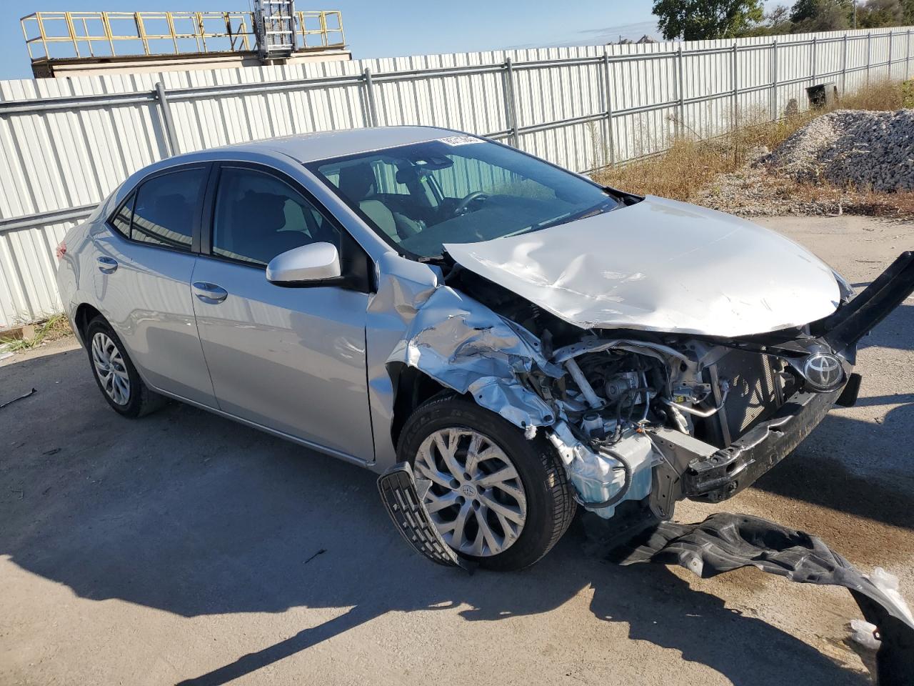 2018 Toyota Corolla L VIN: 5YFBURHE5JP833060 Lot: 85713845