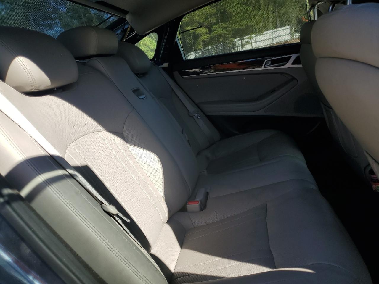 2015 Hyundai Genesis 3.8L VIN: KMHGN4JE3FU066637 Lot: 83860565