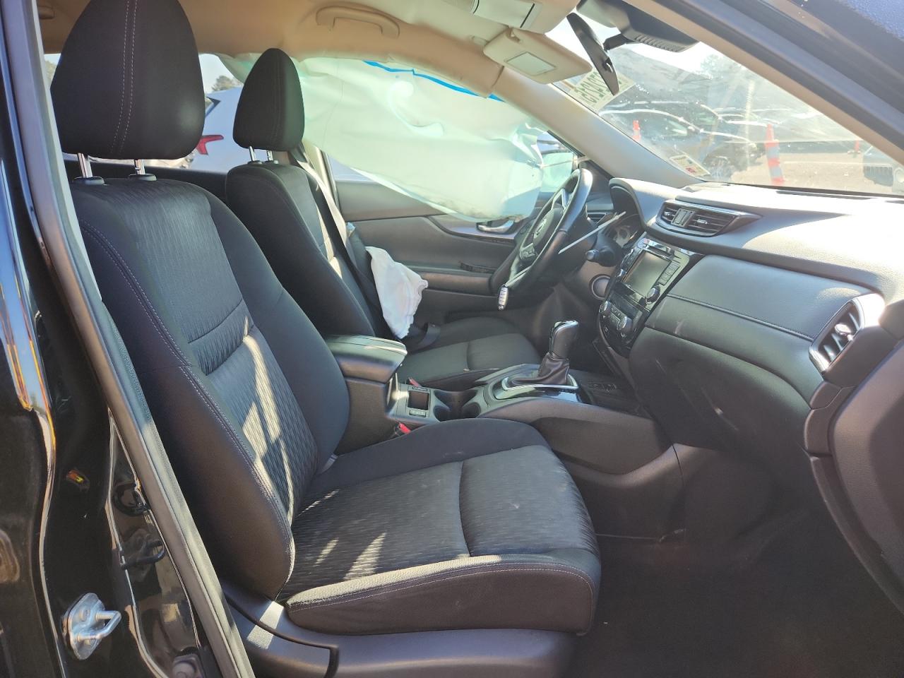 2019 Nissan Rogue S VIN: JN8AT2MT1KW268796 Lot: 82724215