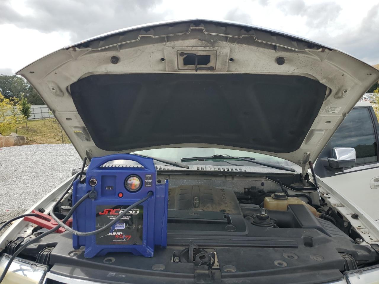 2008 Lincoln Navigator VIN: 5LMFU275X8LJ01237 Lot: 82237885