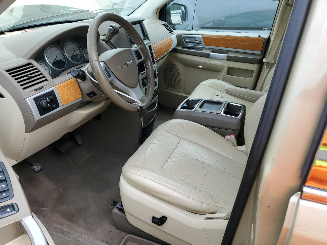 2010 Chrysler Town & Country Limited VIN: 2A4RR7DX7AR339076 Lot: 70003235