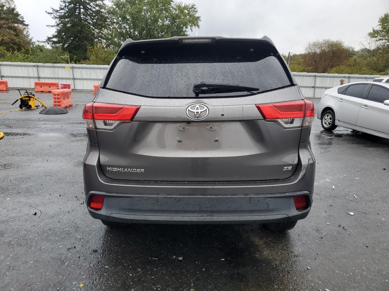 2018 Toyota Highlander Se VIN: 5TDKZRFH0JS533187 Lot: 82474095