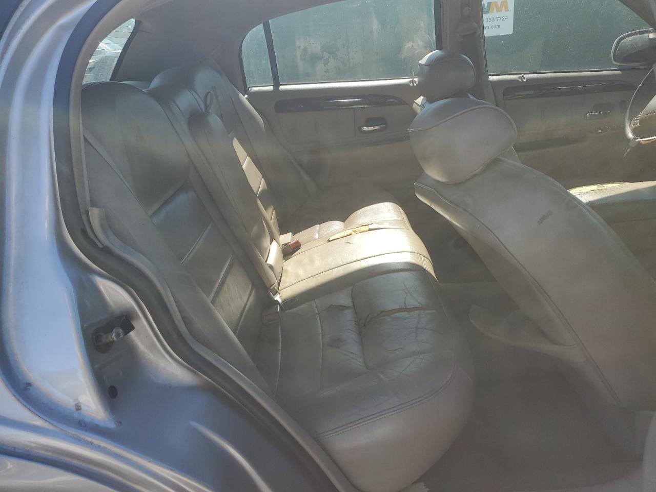 2002 Lincoln Town Car Signature VIN: 1LNHM82W52Y668089 Lot: 89488895