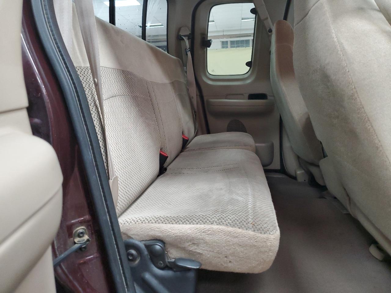 2000 Ford F150 VIN: 1FTRX18L2YNB42369 Lot: 85700955