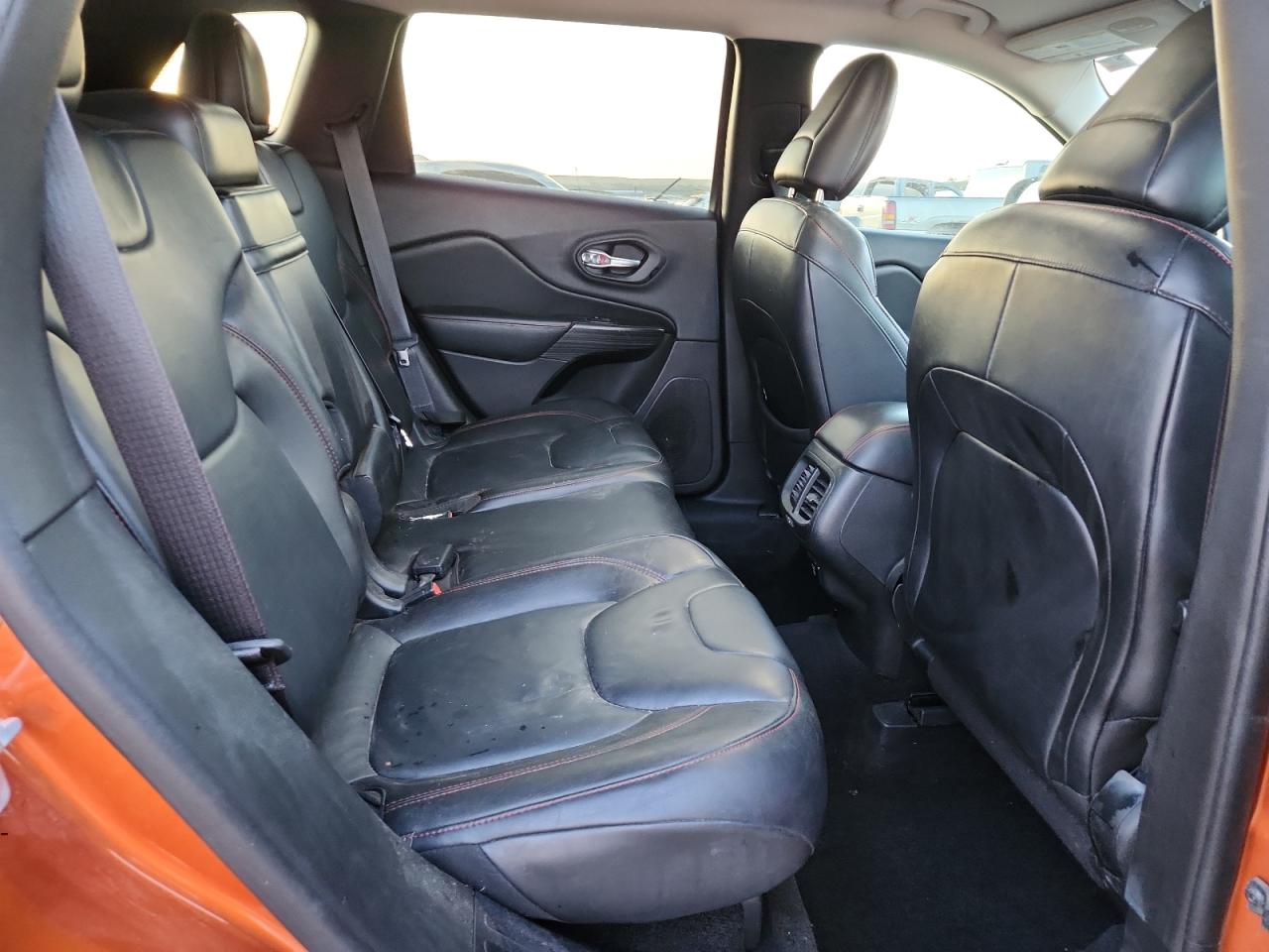 2015 Jeep Cherokee Trailhawk VIN: 1C4PJMBS2FW575451 Lot: 89872475