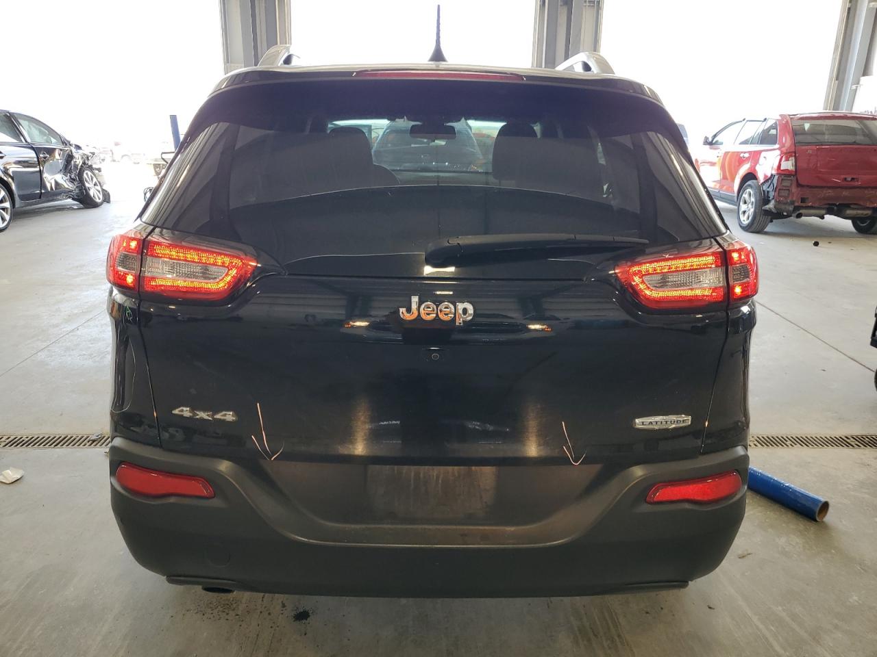 2017 Jeep Cherokee Latitude VIN: 1C4PJMCB9HW590871 Lot: 82179775
