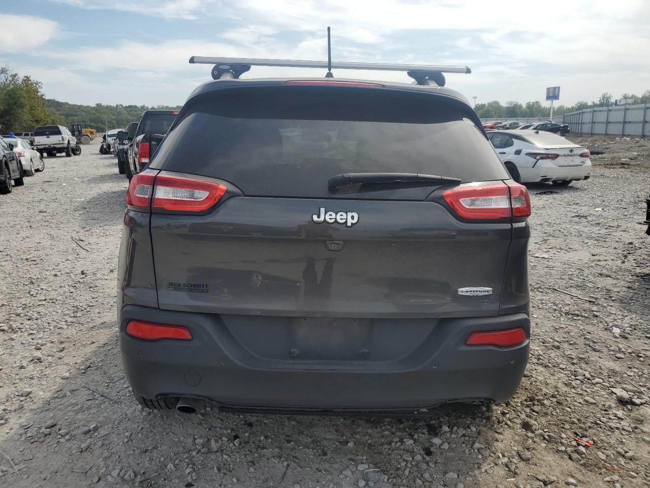 2016 Jeep Cherokee Latitude VIN: 1C4PJLCB0GW233197 Lot: 84464955