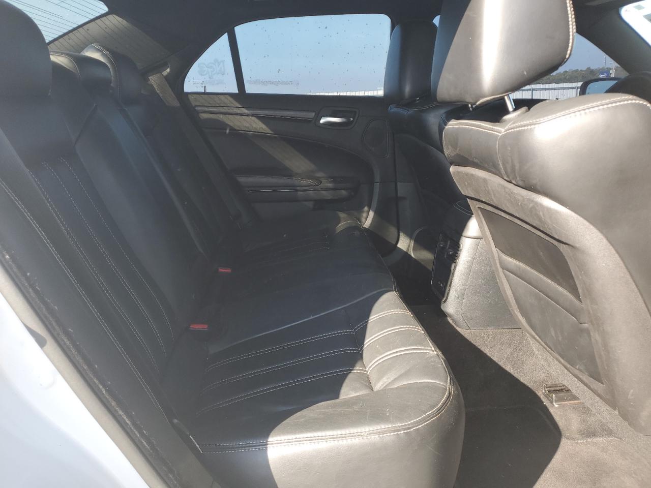 2015 Chrysler 300 S VIN: 2C3CCABT3FH736070 Lot: 82547255