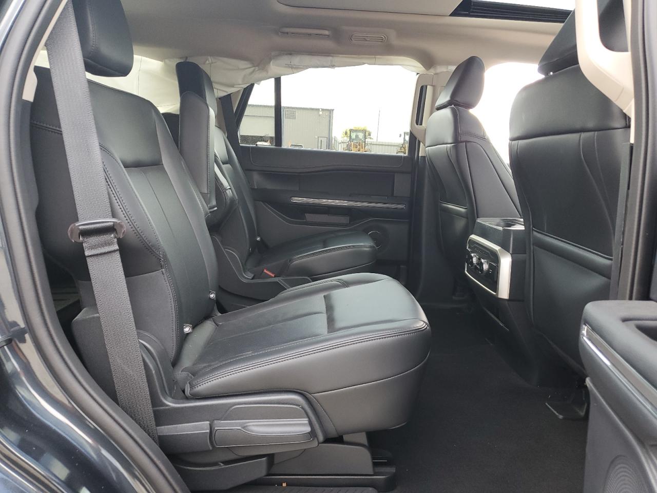 2024 Ford Expedition Xlt VIN: 1FMJU1J85REA01255 Lot: 82224865