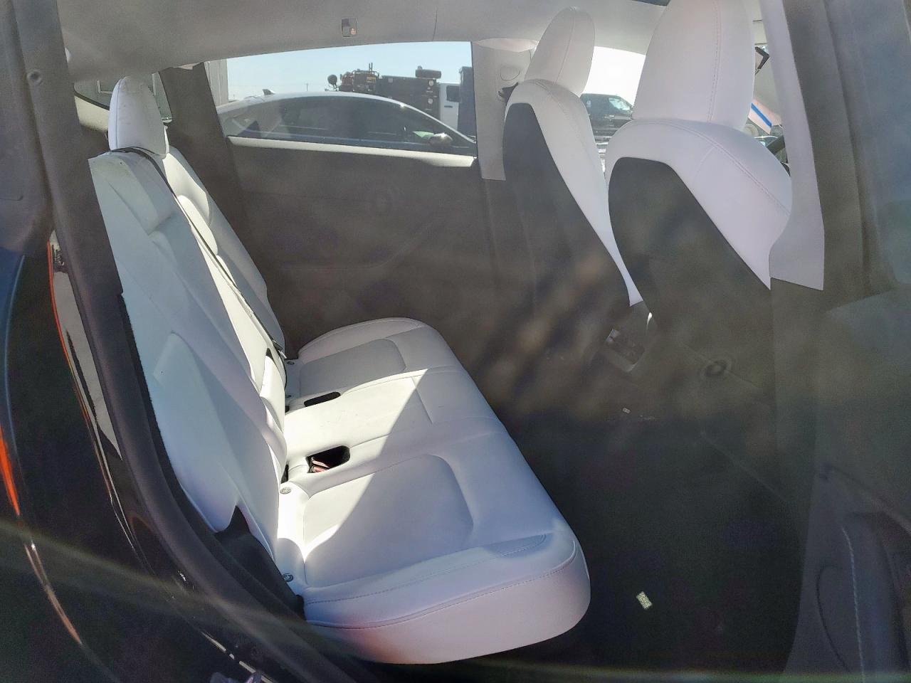 2024 Tesla Model Y VIN: 7SAYGDEE2RA268590 Lot: 90385865